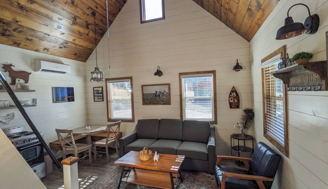 Black Hills Farmhouse, Cabin #3
