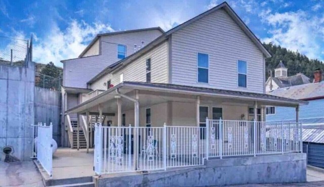 Black Hills Haven | The Summit Lodge – Units 1 & 2 · 4BR Vensérra Retreat near Mount Rushmore