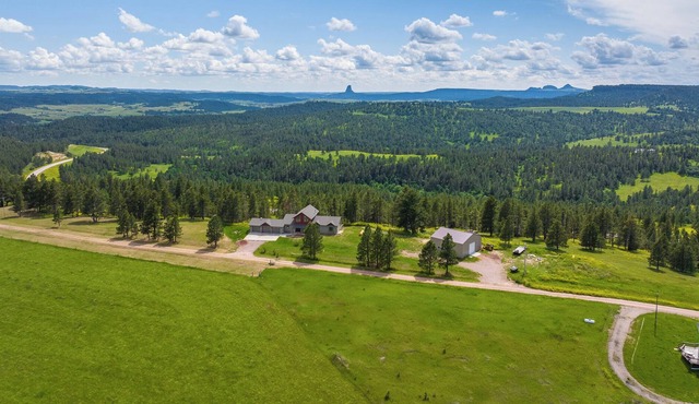 Black Hills retreat with Devils Tower views right from your front room!