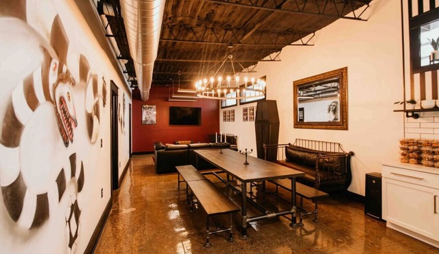 Black house stays sleeps 10