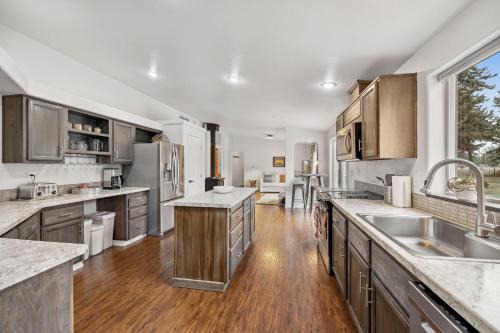 Black Moose - Pet friendly - Trailer parking - Wood stove - Single level