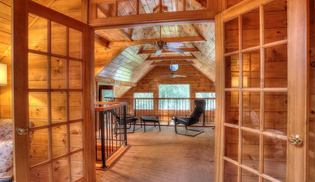 🐾Black Moose - Private waterfront beach area, walk-in accessibility and a dock!