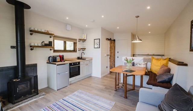 Black Moss, Cosy cabin