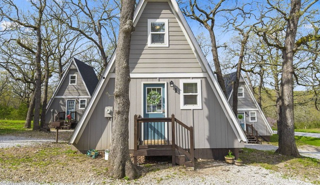 Black Oak Lodge Cabin 1 Nestled in the hills of the Ozark Mountains