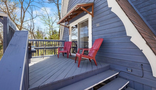 Black Oak TRL family Cabin for 6 (4 min.to BlackOak Ampith)Trees views & privacy