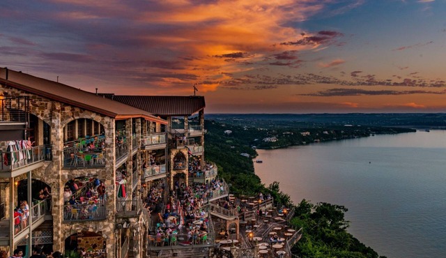 Black Pearl! Near Lake Travis Safe Hood, Large Entertainment area