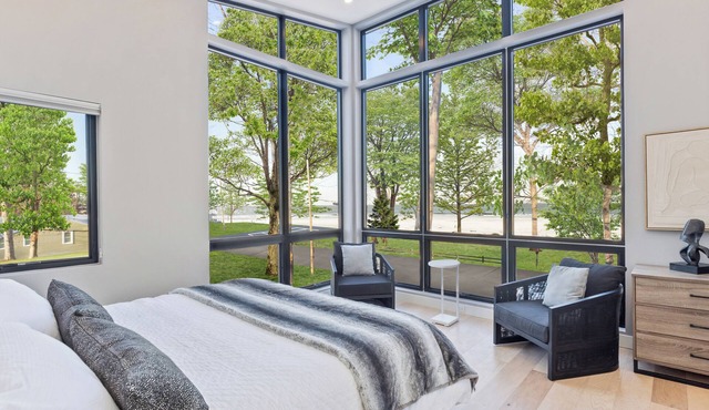 Black Pearl - New home with amazing lake views