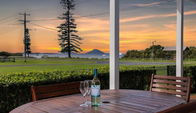 Black Possum Cottage Views of the Bay