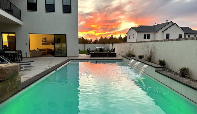 Black Ridge Villa near Sand Hollow & Zions. Sleeps 32. Private pool & hot tub.