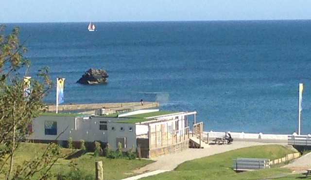 Black Rock Beach Resort, Millendreath - lovely sea views, private beach