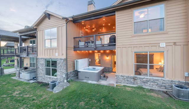 Black Rock Ridge by Luxury Mountain