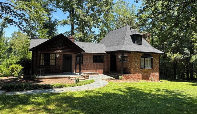 Black Rose: A unique home with lots of privacy