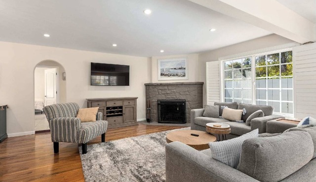 Black's Beach Bungalow