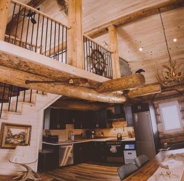 Black Salt Retreat - Black Crow Lodge