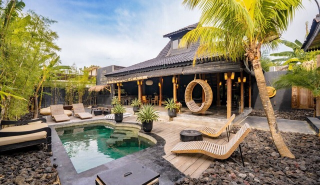 Black Serpent 3BR Villa w/Jacuzzi in Uluwatu