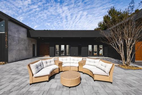 Black Sheep Hideaway Modern Countryside Serenity