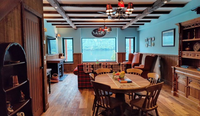 Black Sheep Hotels Cabins - Drover’s Den