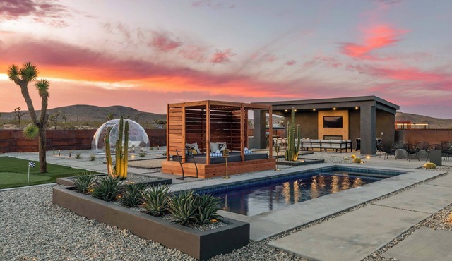BLACK SKY HOUSE (Pool/Spa/BocceBall/EV Charger)