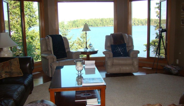 Black Sturgeon Lake Executive Cottage