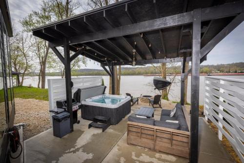 Black Tie Affair - Eloquent Riverfront Experience