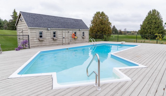 Black Water Golf Villa, Jackson's Point Harbour is 10 min drive