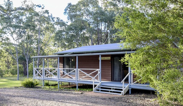 Black Wattle Cabin 10 - 2 bedroom with 2 x queen beds