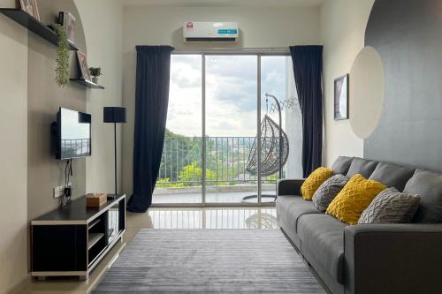 Black & White 3BR Condo near Taiping Lake Garden Zoo with Netflix WiFi