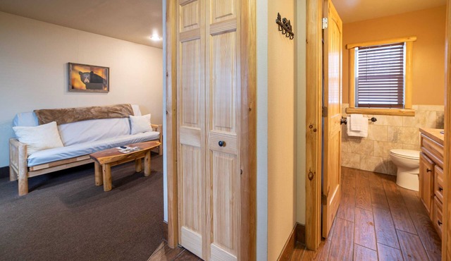 Blackbear Lodge at The Totem Lodges