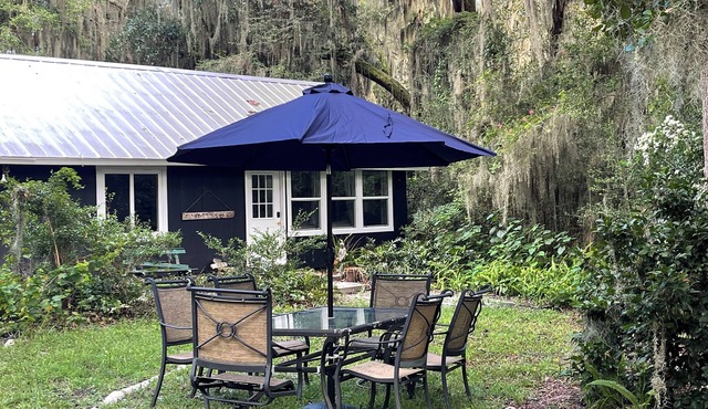 Blackbeard Creek Cottage: Secluded & Waterfront