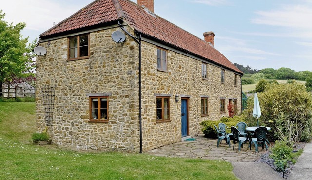 Blackberie Cottage - E2389