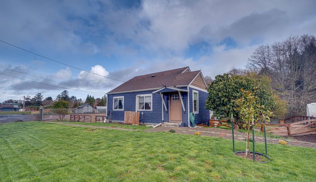'Blackberry Cottage' w/Yard Near Westport & Beach