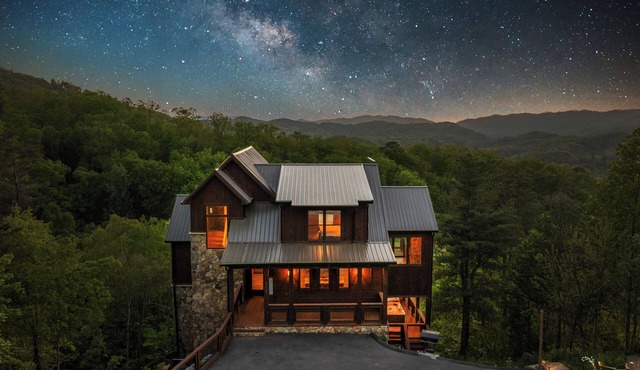 Blackberry Skies ~ Indoor Pool, Hot Tub, Theater & Stunning Mountain Views!