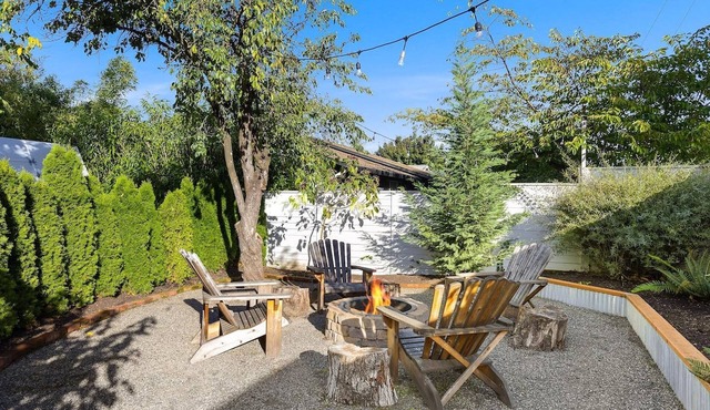 BlackBox Luxurious historic restoration with 5 beds!