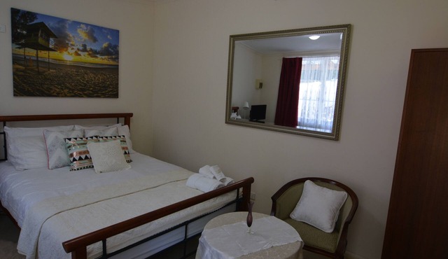 Blackburn Lodge Serviced Studio Apartment 3