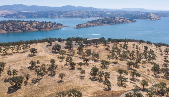 Blackburn on Lake Don Pedro