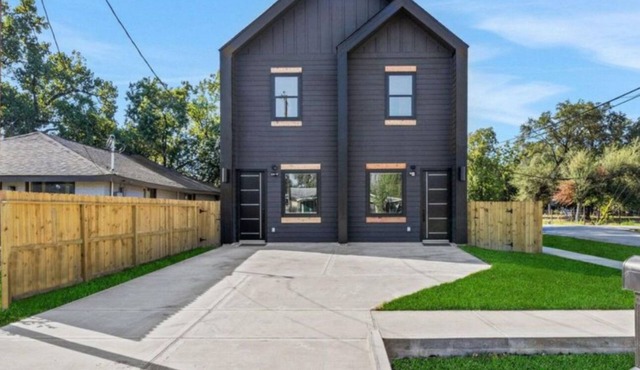 Blackout Haus HTX.13 Minutes From Downtown