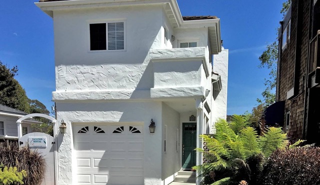 Blacks Beach Retreat,Wi-Fi, near Harbor & Steps to Twin Lakes Beach!