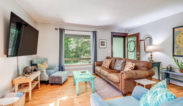 Blacksburg Hideaway w/Hot Tub ~ 5 Mi to Campus!