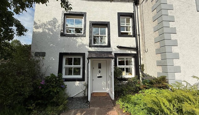 Blacksmiths Cottage, ideal for a romantic break close to Lake Ullswater