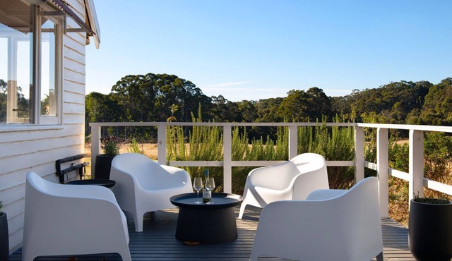 Blacksmiths Cottage- a picturesque country escape in Lyonville