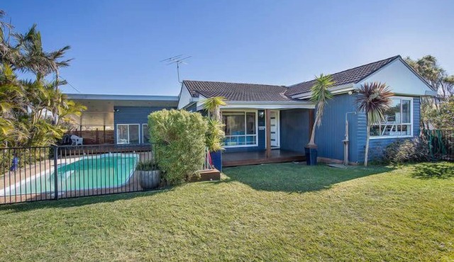 blacksmiths pet friendly beach house