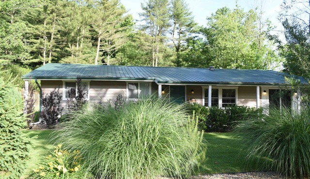 Blackswan Cottage, Hocking Hills | Ohio University