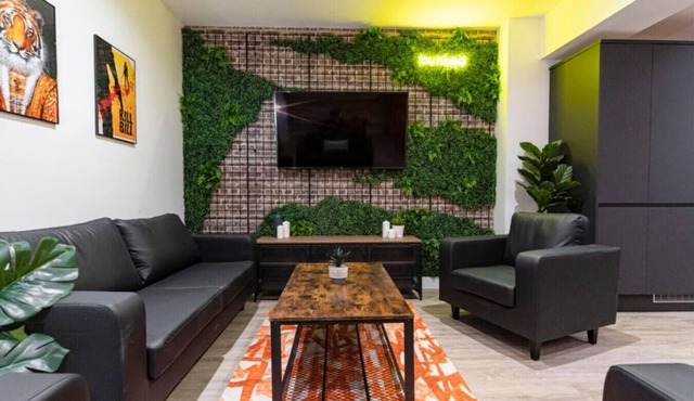 Blackthorn | 6 BR | Victorious Festival Home