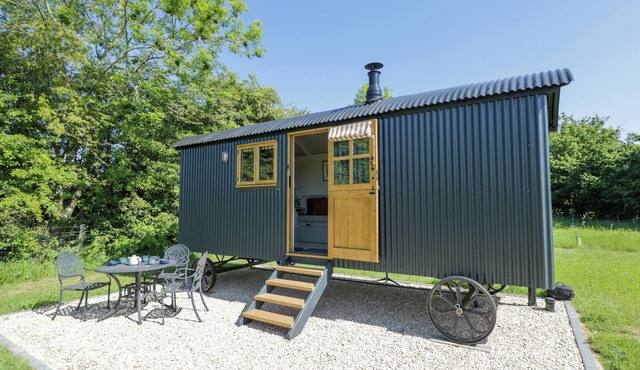 BLACKTHORN, with pool in Witney