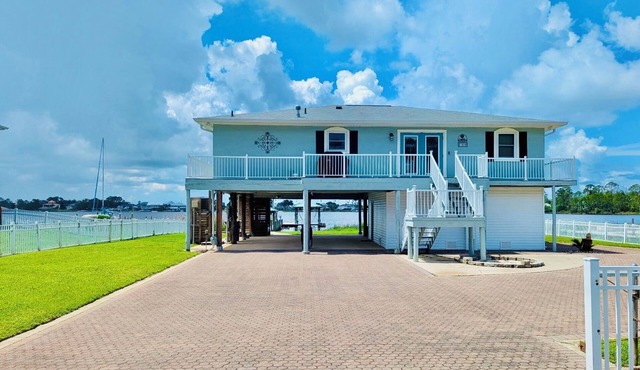 Blackwater Bay Bungalow - Pet friendly waterfront home!