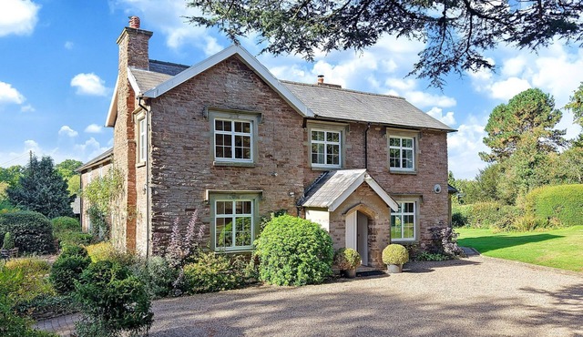 Blackway House - sleeps 20 guests in 7 bedrooms