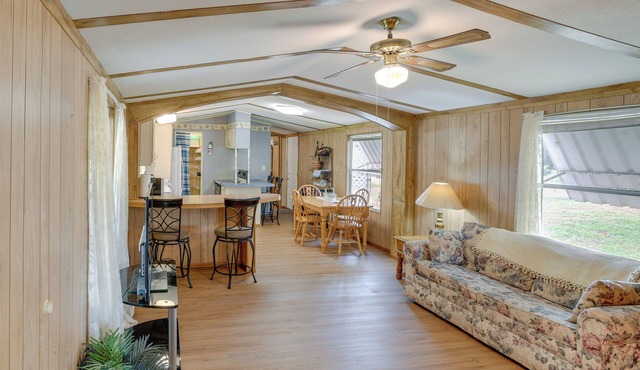 Blackwell Home w/Enclosed Porch: Steps to Water!