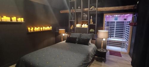 "BLACQ ROOM" Luxe, balnéo, sauna 50 nuances de grey