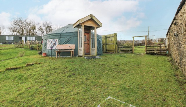 BLAIDD BACH, pet friendly, character holiday cottage in Carmarthen