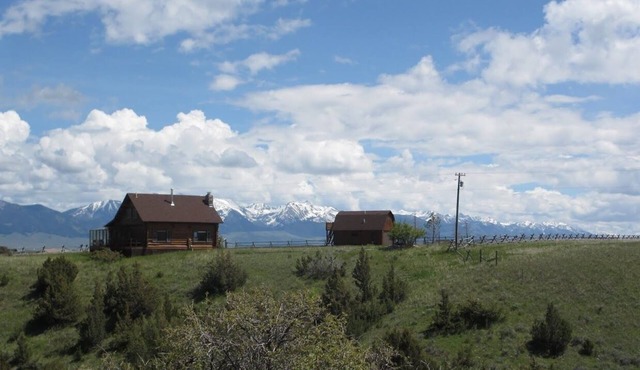 Blaine Creek Log Cabin with Spectacular views!